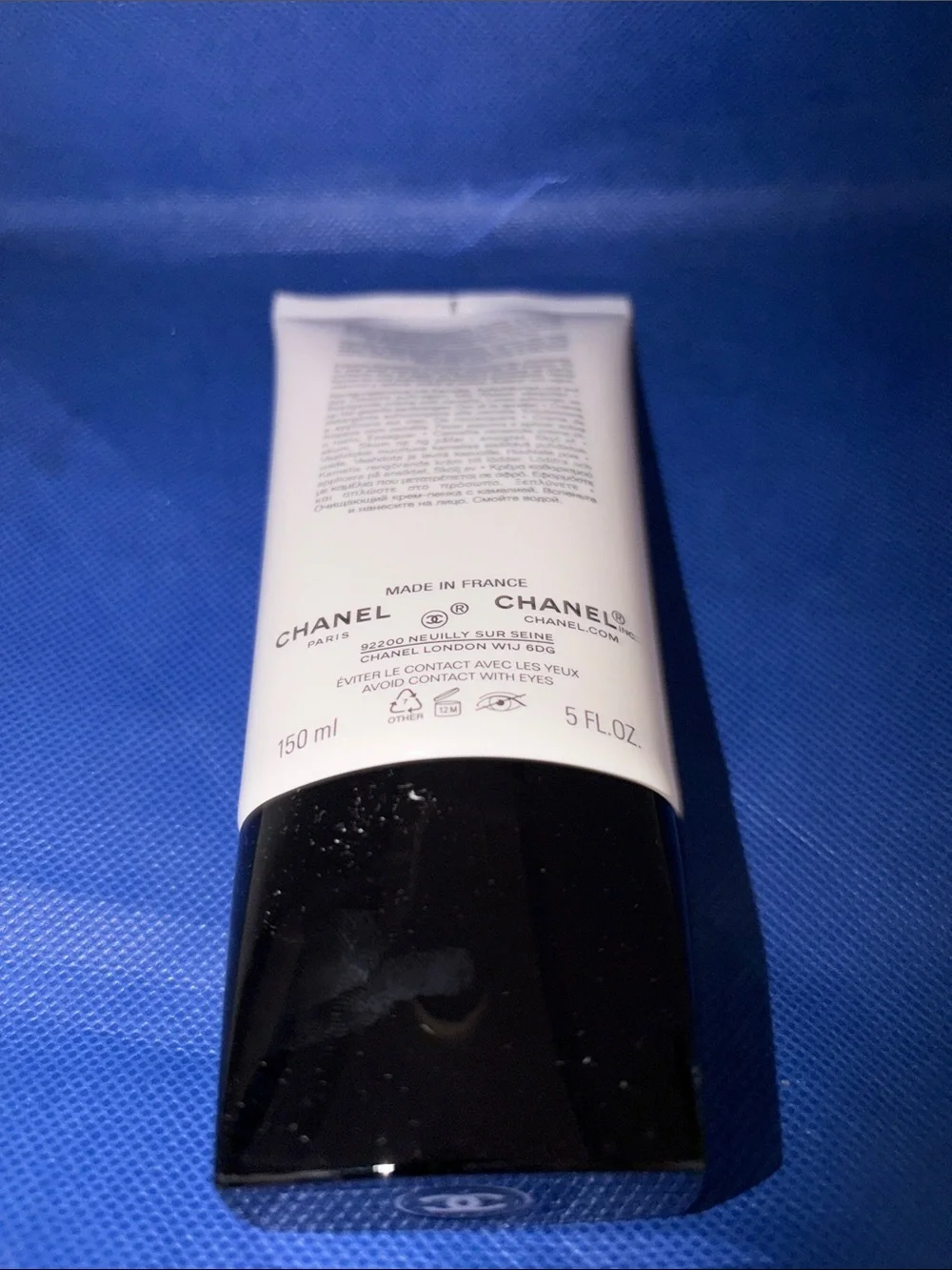 CHANEL La Mousse Cleansing Cream-to-Foam — White & Blue Text - Picture 5 of 6